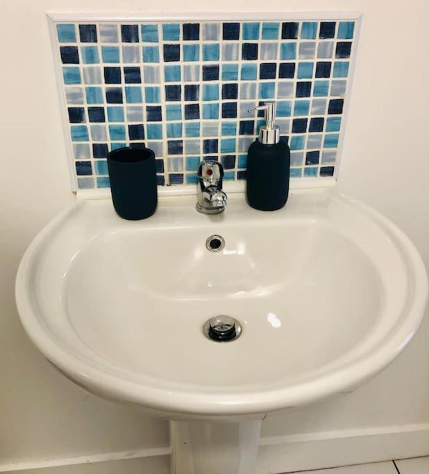 Cliftonville Apartments ベルファスト エクステリア 写真